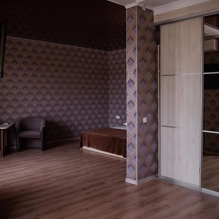 Hotel Butterfly Sadove Bagian luar foto