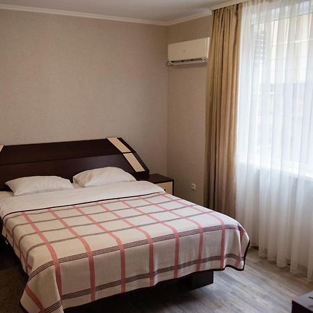 Hotel Butterfly Sadove Bagian luar foto