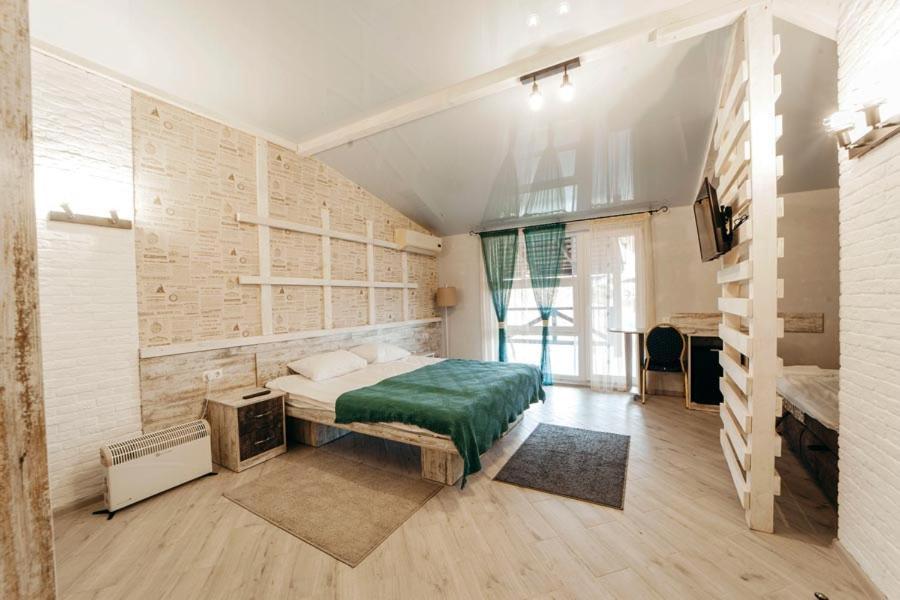 Hotel Butterfly Sadove Bagian luar foto