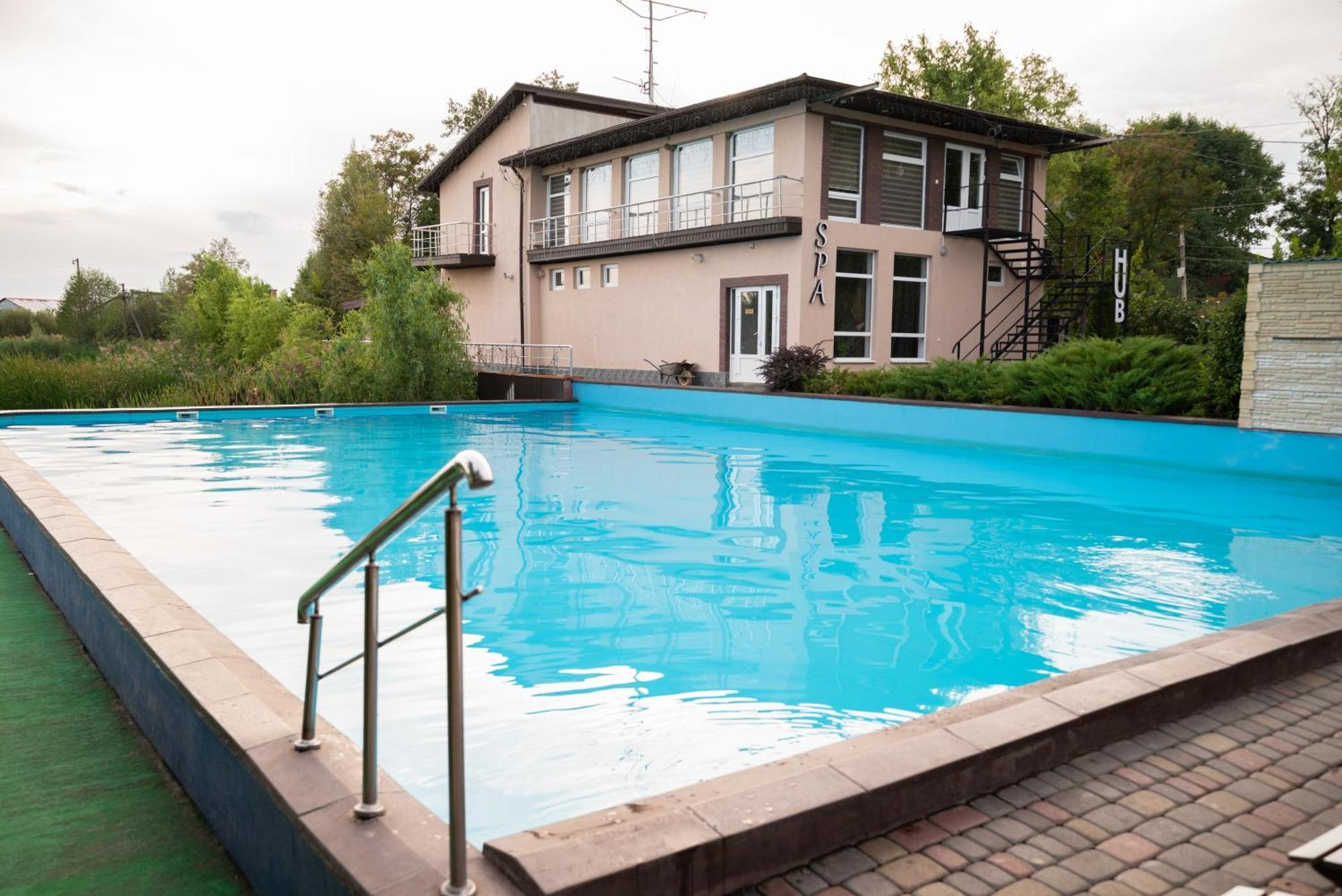 Hotel Butterfly Sadove Bagian luar foto