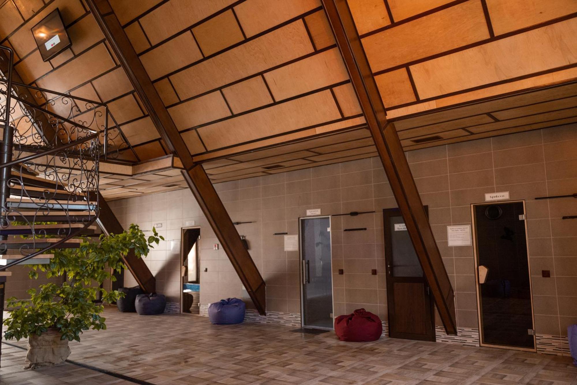Hotel Butterfly Sadove Bagian luar foto