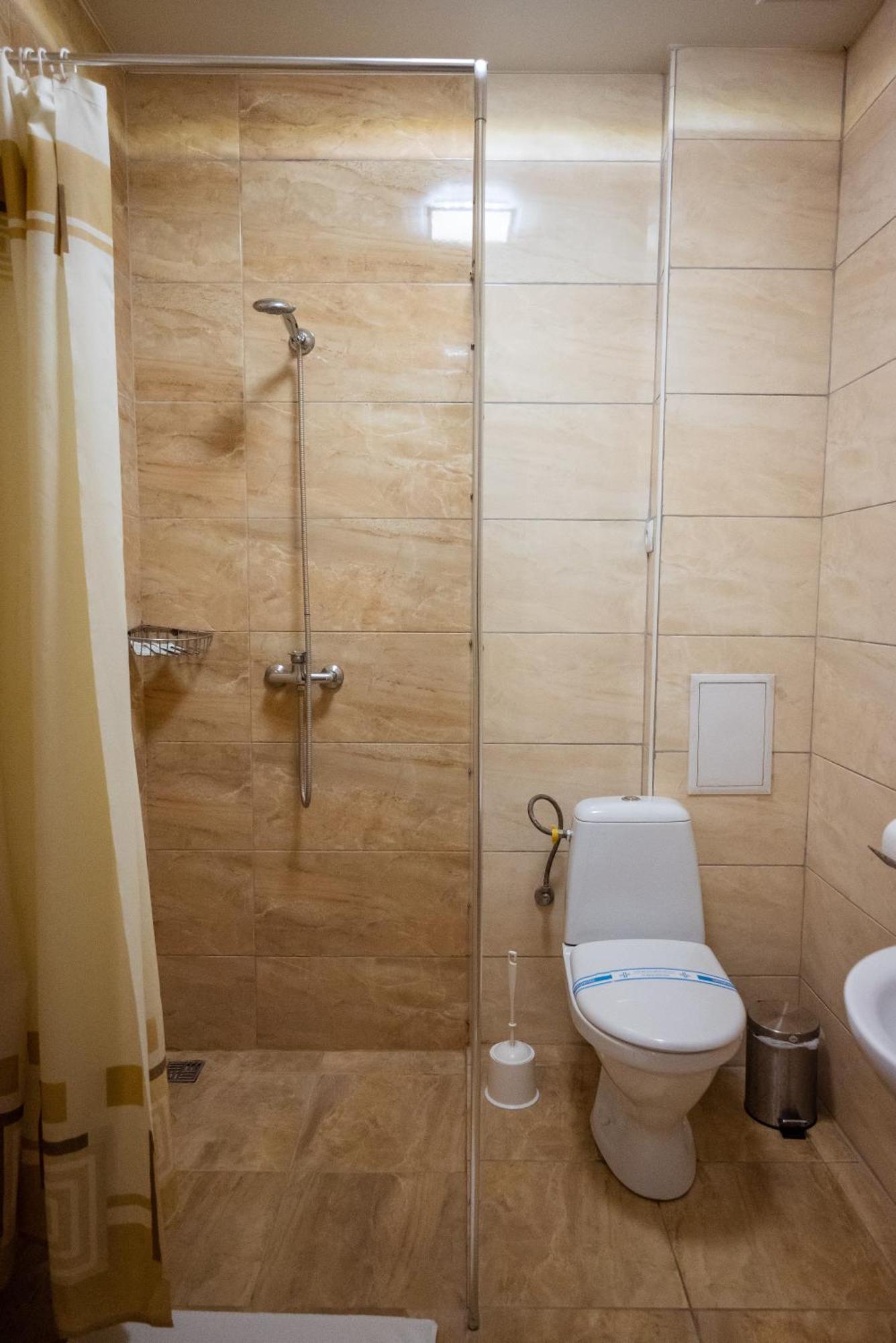 Hotel Butterfly Sadove Bagian luar foto