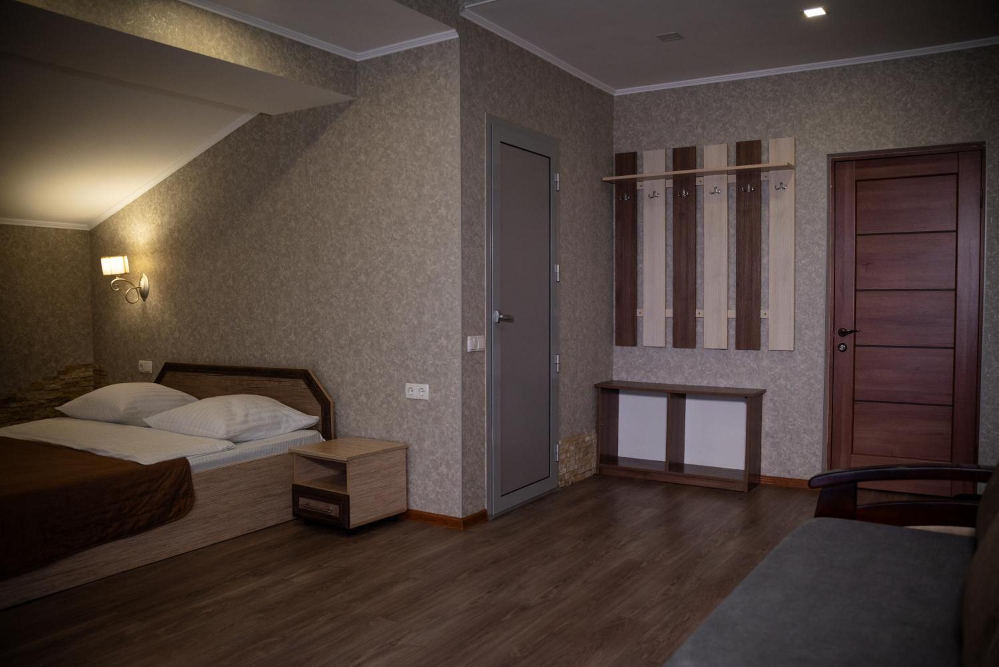 Hotel Butterfly Sadove Bagian luar foto