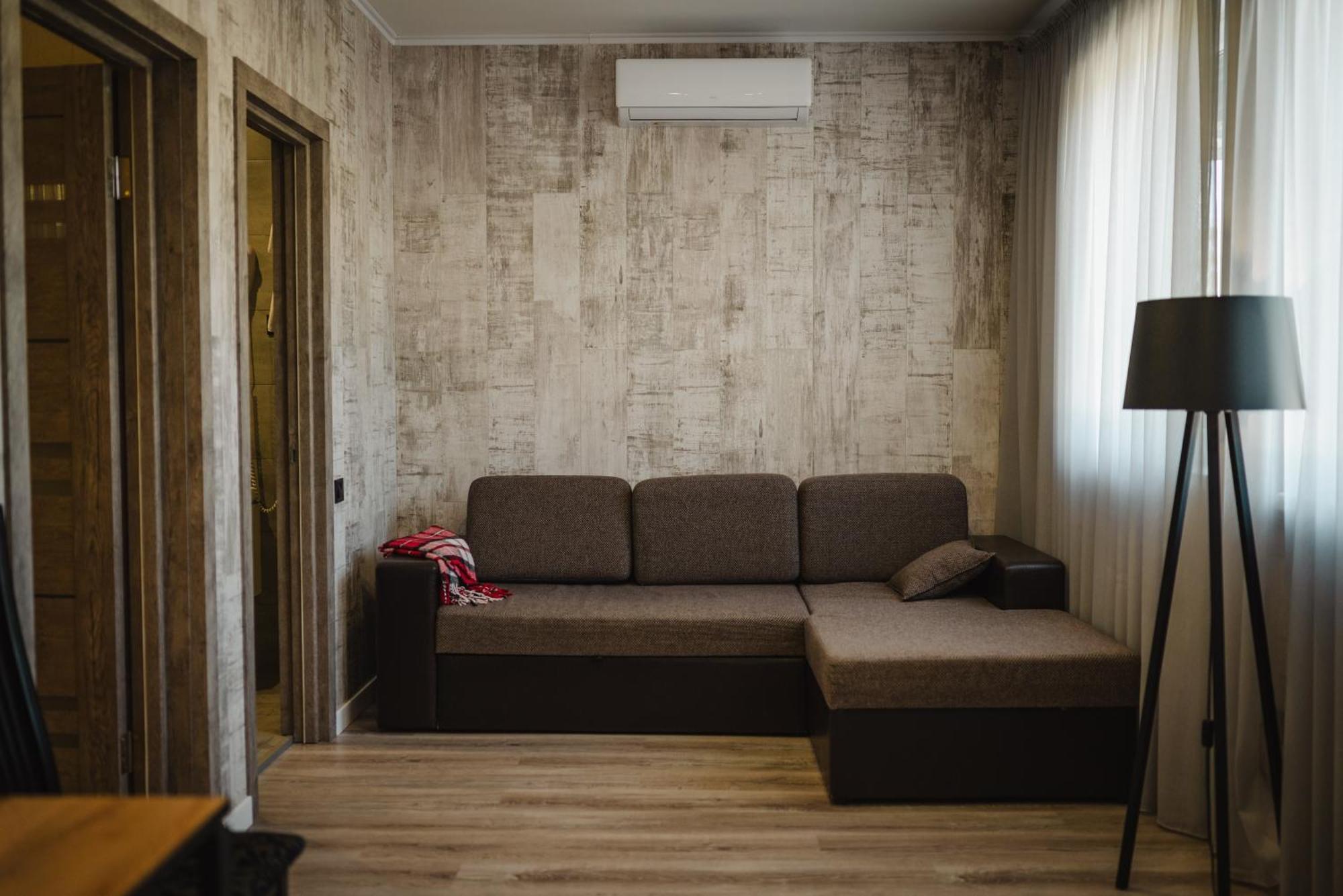 Hotel Butterfly Sadove Bagian luar foto