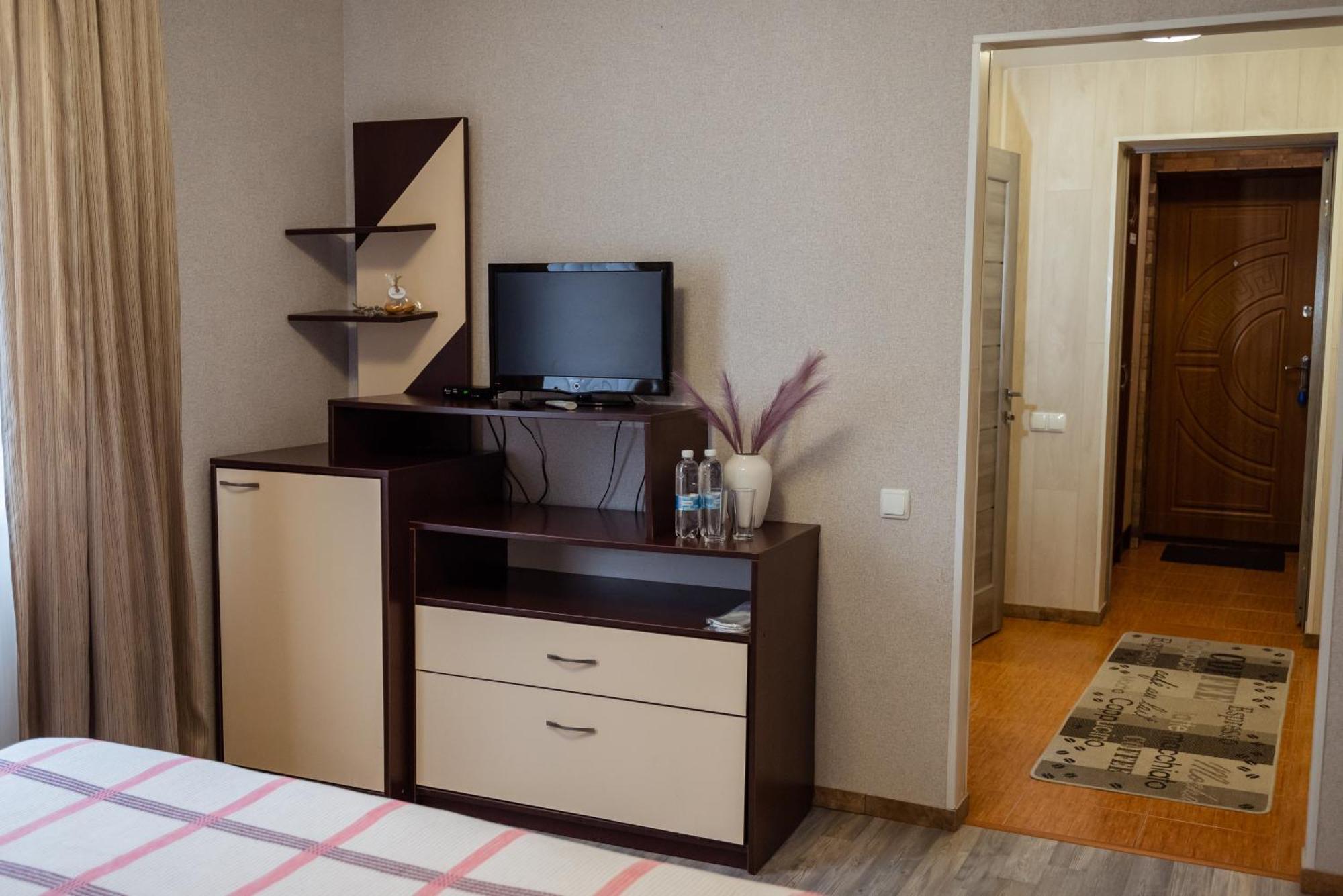 Hotel Butterfly Sadove Bagian luar foto